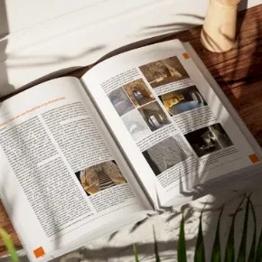 Aufgeschlagenes Buch