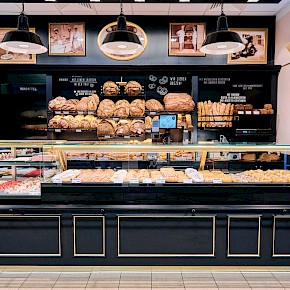 Blick auf Brot- und Kuchentheke