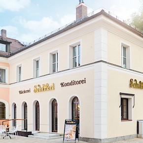 Fassade Bäckerei Schifferl am Marktplatz in Wörth